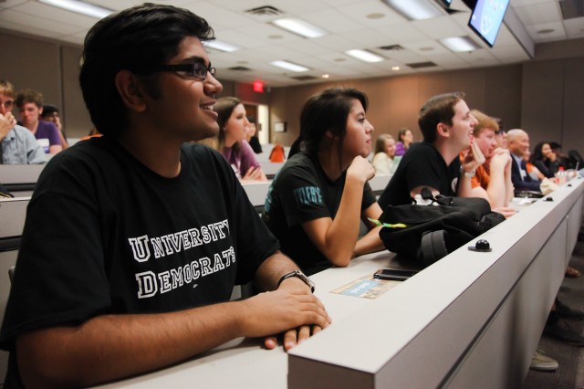 Over 50 University of Texas students attend a University Democrats meeting. Photo by Martin do Nascimento