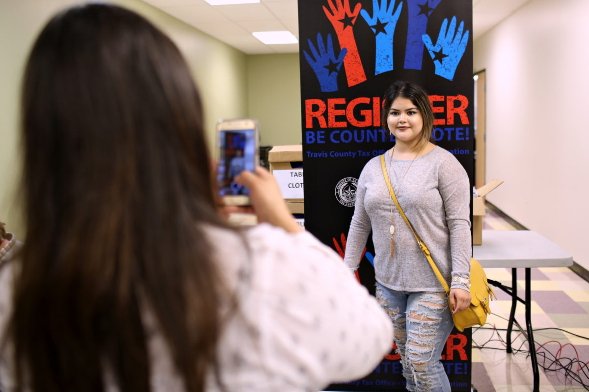 Maria Nuñez takes a photo of daughter Leslie Lopez,18, after registering to vote. Nuñez and Lopez heard about the last minute voter registarion on the radio. Juan Figueroa/Reporting Texas
