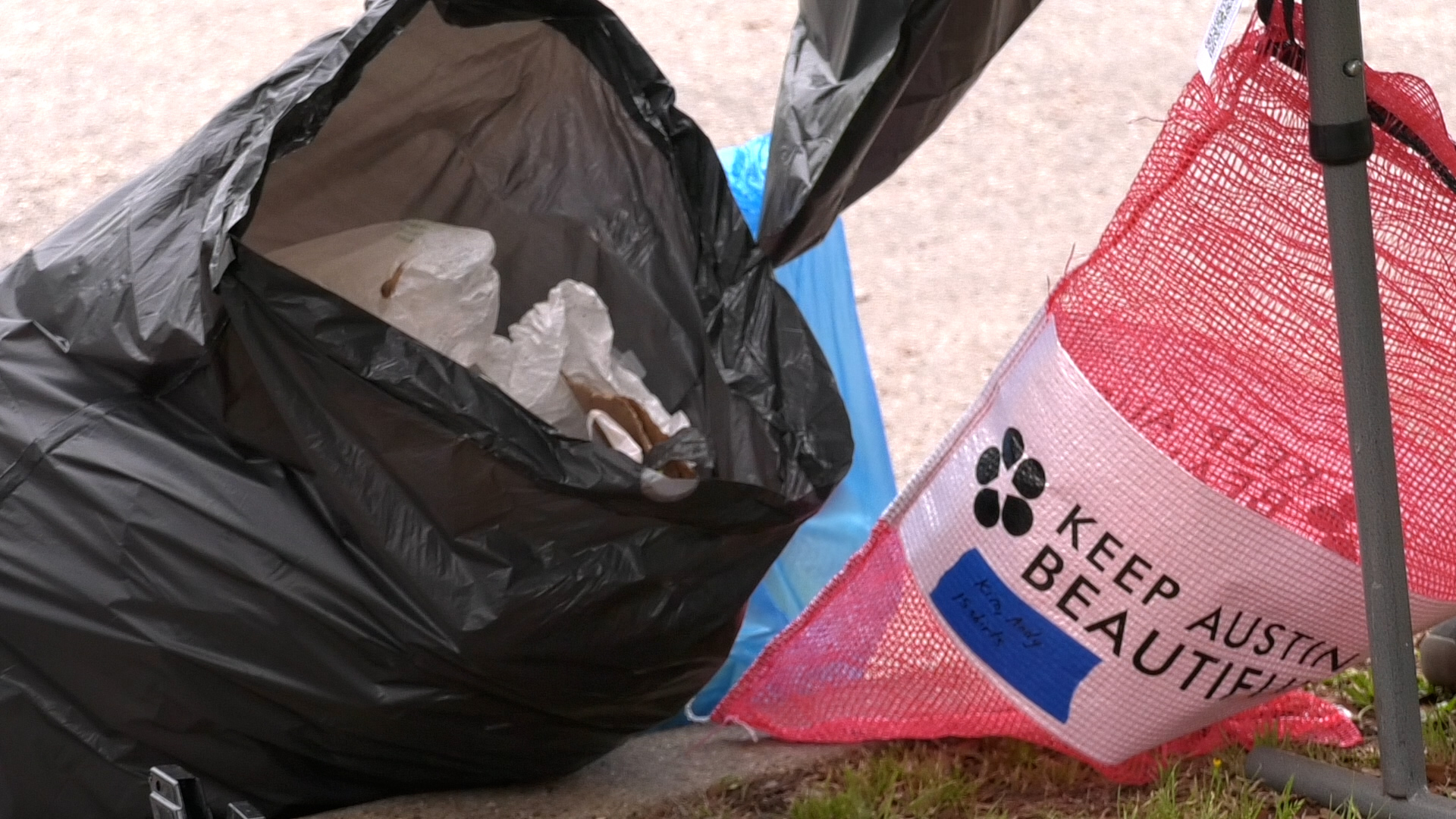 volunteers-pick-up-tons-of-trash-during-keep-austin-beautiful-day